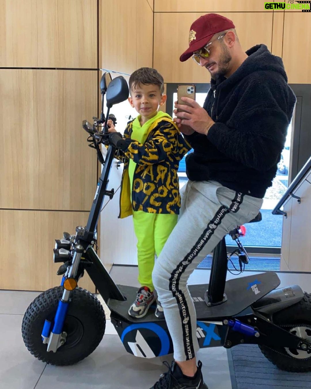 Jonathan Zidane Instagram - Un petit rodage avec le fiston ❤️ @ixit_beeper