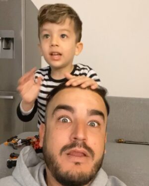 Jonathan Zidane Instagram - Zayn il m’a choqué 😳 donnez une marque à ce shampoing 👇