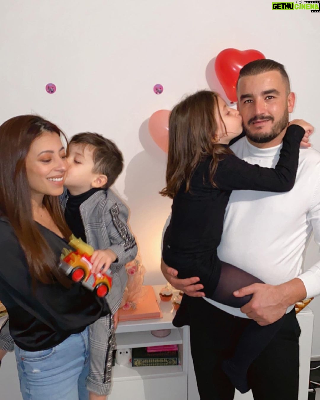 Jonathan Zidane Instagram - Un père comblé grâce à dieu merci a toi ma vie pour la femme et la maman que tu est qu’Allah nous garde ☝️ @racha_lz J’vous aime❤️