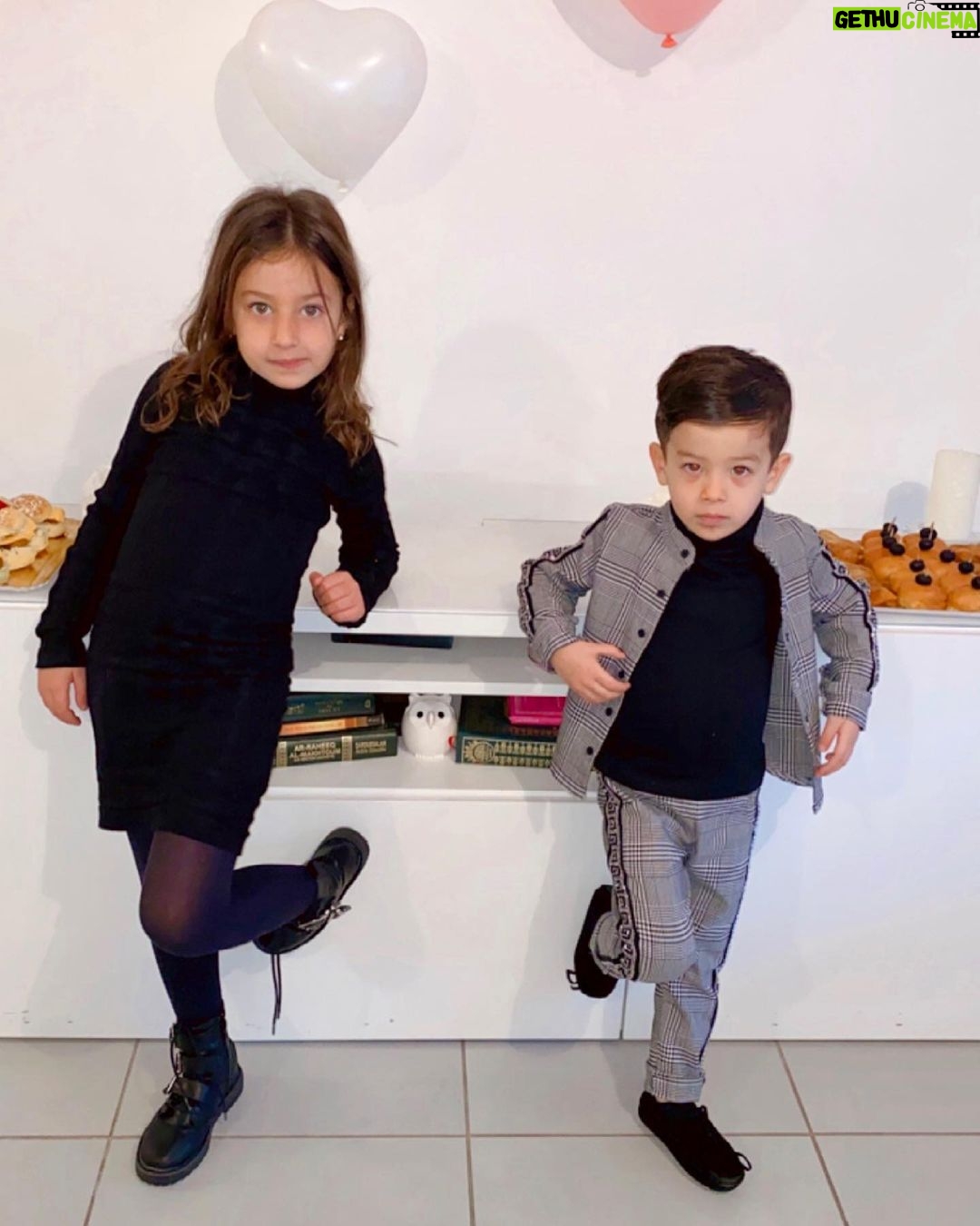 Jonathan Zidane Instagram - Un père comblé grâce à dieu merci a toi ma vie pour la femme et la maman que tu est qu’Allah nous garde ☝️ @racha_lz J’vous aime❤️
