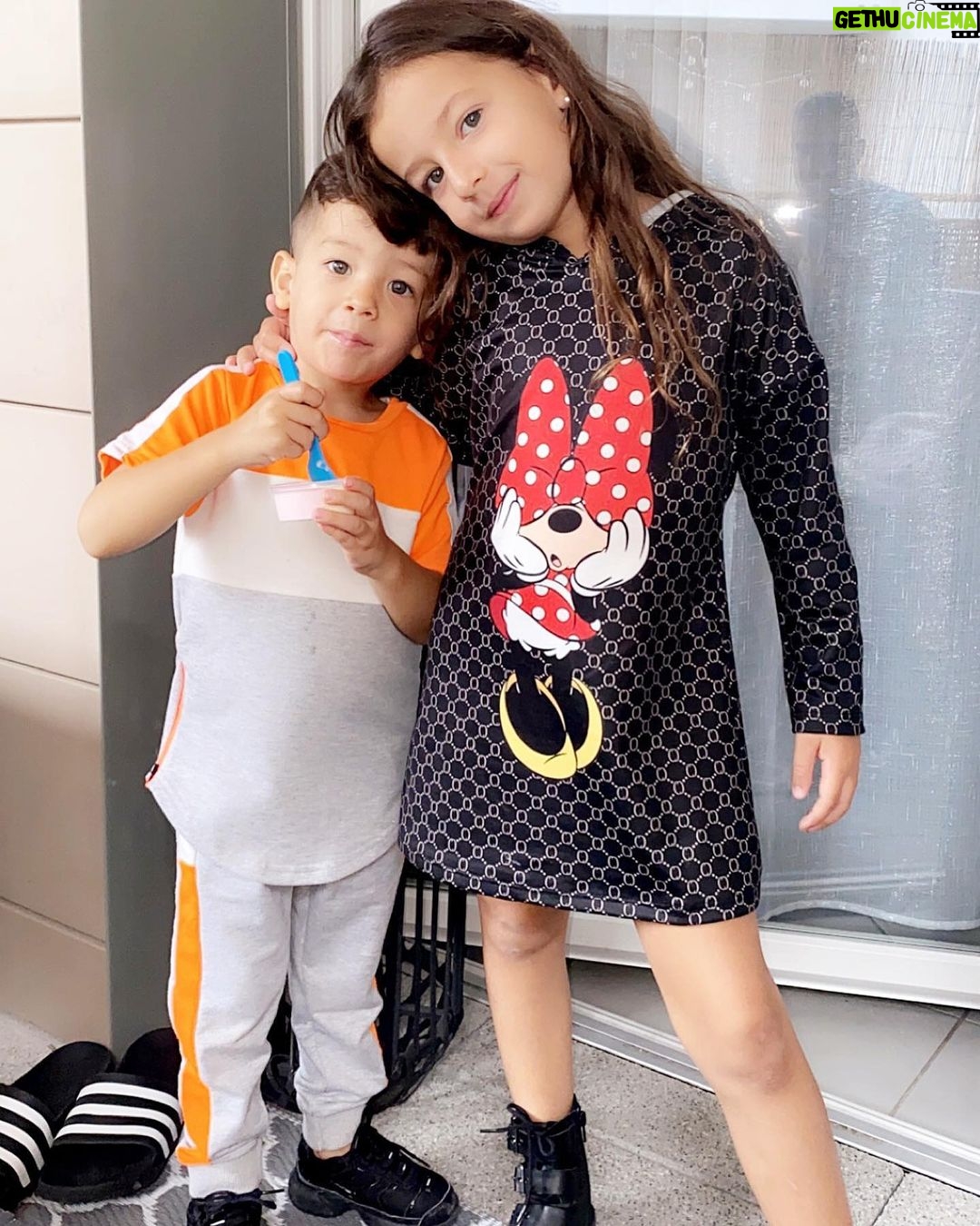 Jonathan Zidane Instagram - Bientôt la rentrée vos enfants sont prêts ??? Moi les miens ont hâte que le confinement reprenne 🙃❤️