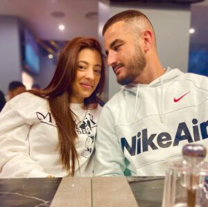 Jonathan Zidane Instagram - Toi et moi le reste c’est que déco 🌃 ❤️ @racha_lz