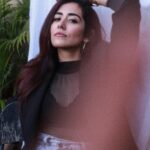 Jonita Gandhi Instagram – Tere saath,
I’m at a loss
I talk to the walls 
Par koi sunta nahi hai
📝🖤

📸 @ishanzaka