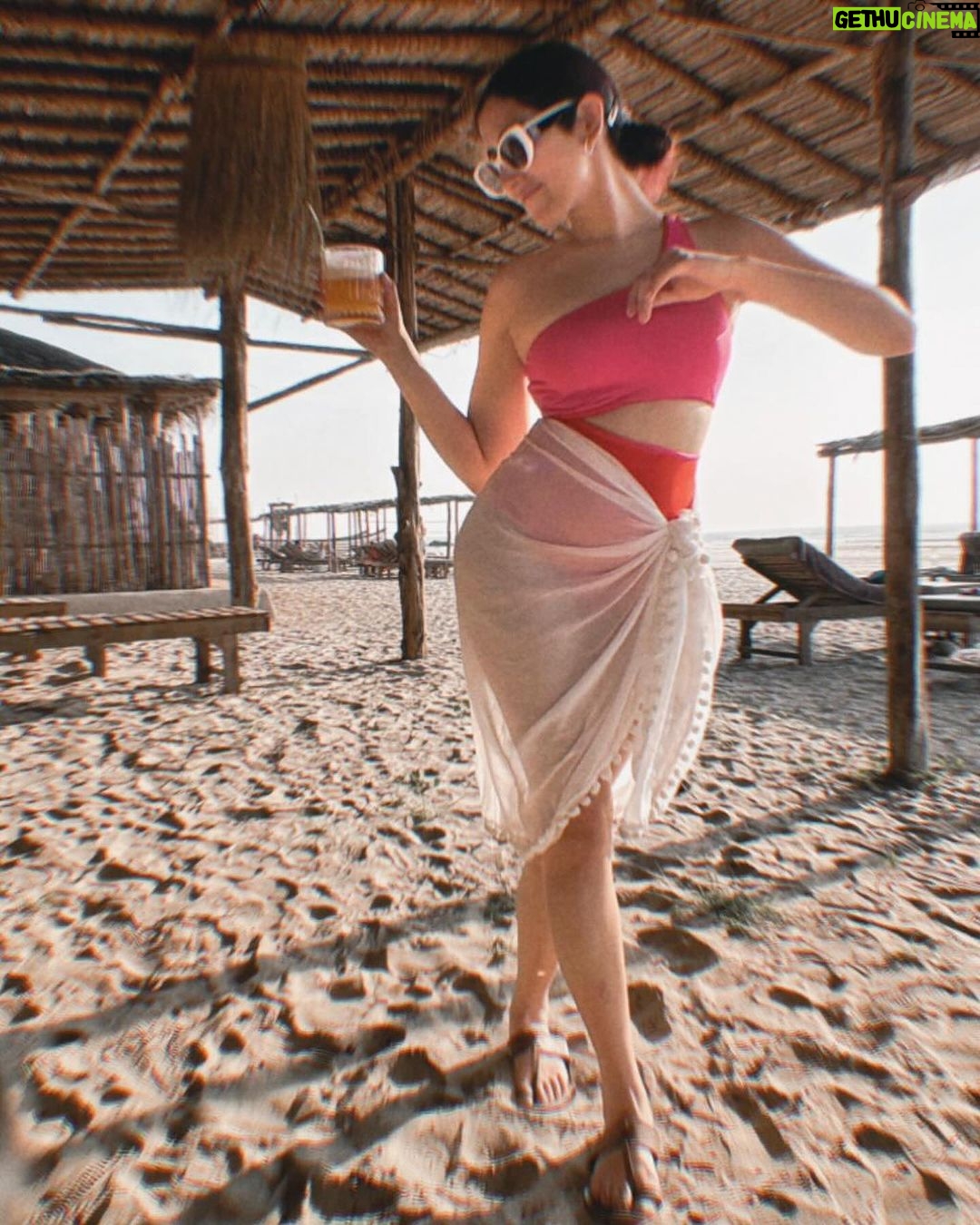Jonita Gandhi - 214.2K Likes - Sometimes you just gotta *getaway*