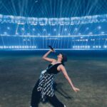 Jonita Gandhi Instagram - I realize that not many people get to say they performed at the Narendra Modi Cricket Stadium (aka the largest cricket stadium in the world) twice in 6 months and I am so so grateful! Can’t believe I’m here at the WORLD CUP FINAL… INDIA LETS GOOOOOOOOOOOOOO. Honestly it’s going to be the experience of a lifetime to watch India play today!!!! All set to hit the pitch and drop some jhumkas at the innings break with @ipritamofficial & team ♥️ Ahmedabad, India