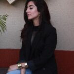 Jonita Gandhi Instagram – Tere saath,
I’m at a loss
I talk to the walls 
Par koi sunta nahi hai
📝🖤

📸 @ishanzaka
