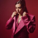 Jonita Gandhi Instagram - PINK POWER 💗 Outfit @helenanthonyofficial Necklaces @amamajewels Rings @anaash.in Footwear @crimzonworld Styled by @anshikaav Assisted by @bhatia_tanisha Photo @shreyansdungarwal Hair @dwyessh_hairwizard @aaliyahussainhairmakeupcreator MUA @anumariyajose