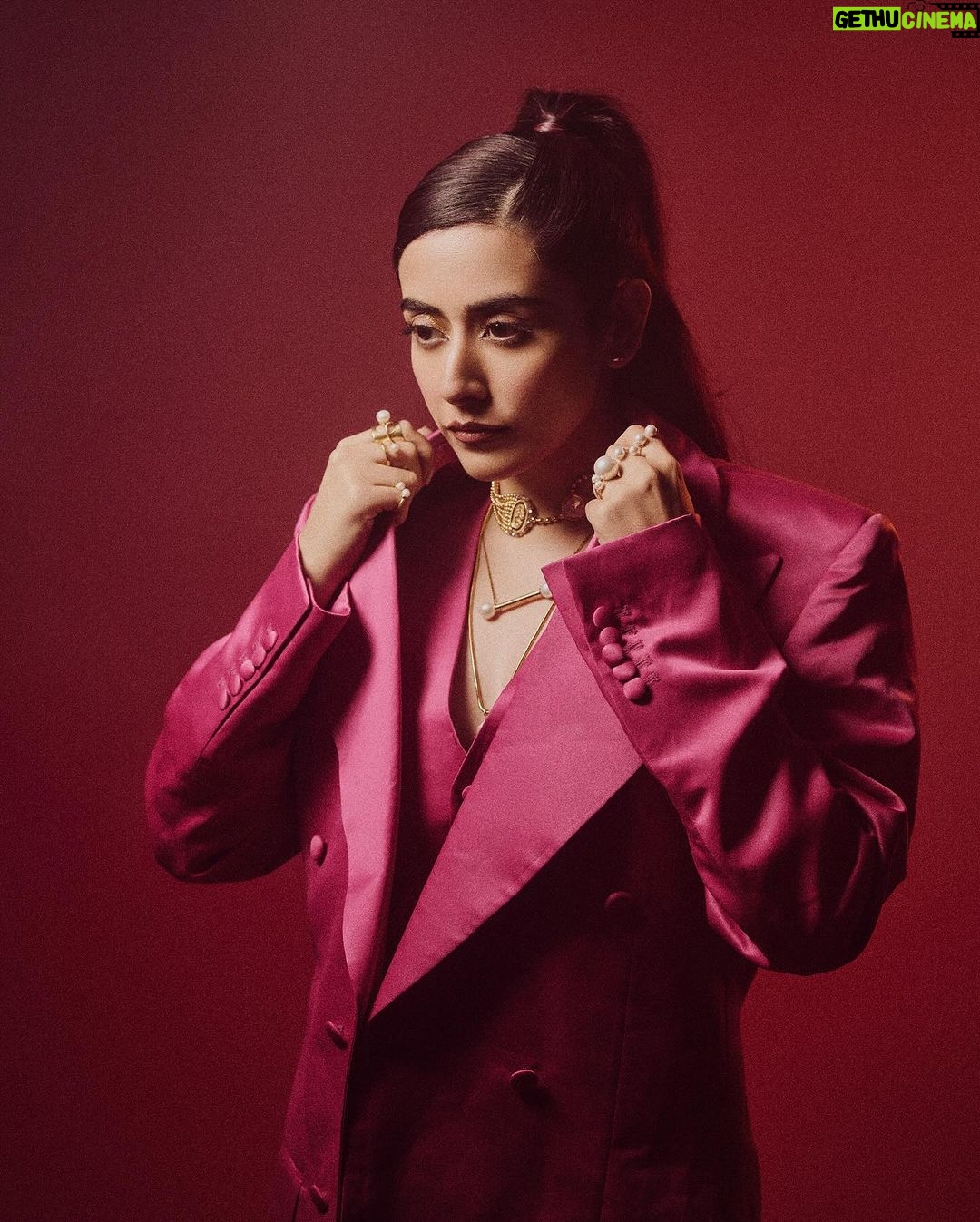 Jonita Gandhi Instagram - PINK POWER 💗 Outfit @helenanthonyofficial Necklaces @amamajewels Rings @anaash.in Footwear @crimzonworld Styled by @anshikaav Assisted by @bhatia_tanisha Photo @shreyansdungarwal Hair @dwyessh_hairwizard @aaliyahussainhairmakeupcreator MUA @anumariyajose