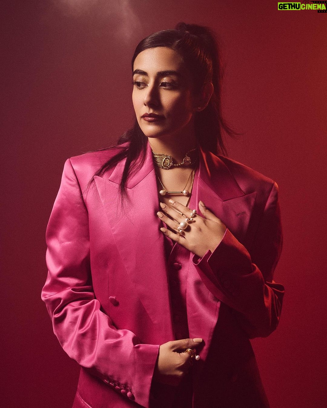 Jonita Gandhi Instagram - PINK POWER 💗 Outfit @helenanthonyofficial Necklaces @amamajewels Rings @anaash.in Footwear @crimzonworld Styled by @anshikaav Assisted by @bhatia_tanisha Photo @shreyansdungarwal Hair @dwyessh_hairwizard @aaliyahussainhairmakeupcreator MUA @anumariyajose