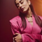 Jonita Gandhi Instagram - PINK POWER 💗 Outfit @helenanthonyofficial Necklaces @amamajewels Rings @anaash.in Footwear @crimzonworld Styled by @anshikaav Assisted by @bhatia_tanisha Photo @shreyansdungarwal Hair @dwyessh_hairwizard @aaliyahussainhairmakeupcreator MUA @anumariyajose