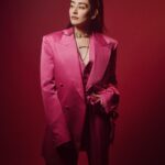 Jonita Gandhi Instagram - PINK POWER 💗 Outfit @helenanthonyofficial Necklaces @amamajewels Rings @anaash.in Footwear @crimzonworld Styled by @anshikaav Assisted by @bhatia_tanisha Photo @shreyansdungarwal Hair @dwyessh_hairwizard @aaliyahussainhairmakeupcreator MUA @anumariyajose