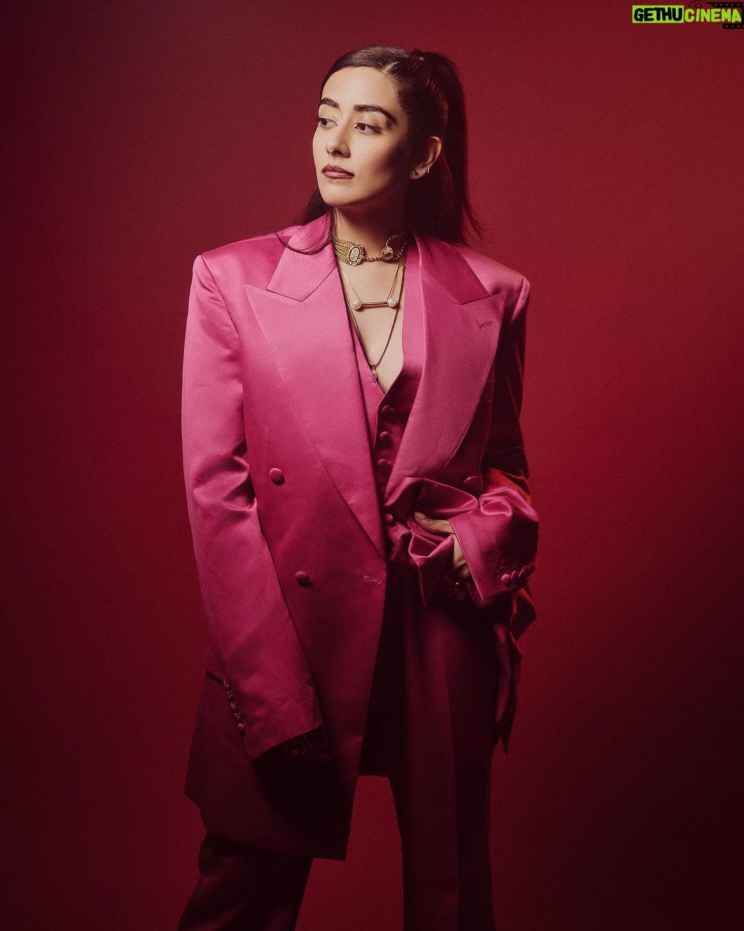 Jonita Gandhi Instagram - PINK POWER 💗 Outfit @helenanthonyofficial Necklaces @amamajewels Rings @anaash.in Footwear @crimzonworld Styled by @anshikaav Assisted by @bhatia_tanisha Photo @shreyansdungarwal Hair @dwyessh_hairwizard @aaliyahussainhairmakeupcreator MUA @anumariyajose