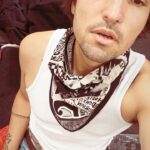 Jordan Haj Instagram – Táta maloval, teta Bára graficky zpracovala, kámoši vyrobili všichni ostatní kupovali a nosili 🧣a pro velký zájem a krásné reakce odteď i pro ty, co nebyli ve fóru. Naskladněno pár kusů na www.BYNOW.cz v sekci SHOP..
-a prosby o černou heavy mikinu s kapucou také vyslyšeny Monastiraki