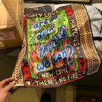 Jordan Haj Instagram – Táta maloval, teta Bára graficky zpracovala, kámoši vyrobili všichni ostatní kupovali a nosili 🧣a pro velký zájem a krásné reakce odteď i pro ty, co nebyli ve fóru. Naskladněno pár kusů na www.BYNOW.cz v sekci SHOP..
-a prosby o černou heavy mikinu s kapucou také vyslyšeny Monastiraki