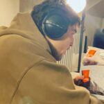 Jordan Haj Instagram – 1) neprůstřelnej plán, jak to @forum_karlin 100% vyprodat 💣 
2) už několikátej rok mám pocit, že pokud spolu dáme tenhle rok, tak už dáme všechno..
a budeme spolu tak dlouho, až začnu mít vaginální trable a @emmasmetana_music vousy.
3) takhle budeme vypadat
4) takhle si budeme myslet že vypadáme Prague
