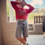 Jordan Haj Instagram - @1981secondhand mají na @kviff svůj krásnej pop-up kam si chodím pro denní i koncertní outfity.. jsou tam do konce festivalu, celej den každej den. Jděte tam. A zítra mají navíc ještě Pizza party s @zeme.projekt 🍕bude pizza, oblečení, naturální vína, atmo a hudba a mezi tím vším se asi budu i motat já a porušovat svou včera zahájenou Low-carb dietu michelinskejma pizzama a vínem 😅 Mezinarodni Filmovy Festival Karlovy Vary