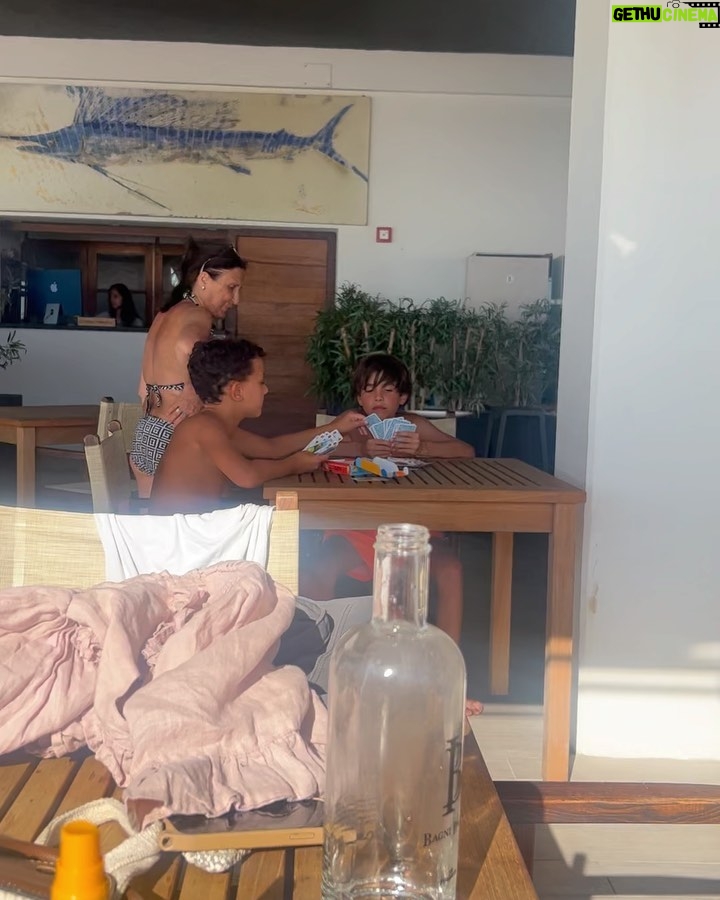 Jordan Haj - 5.1K Likes - Liferoundhere ⛱️
1 @emmasmetana_music
2 mini @emmasmetana_music
3 člověk co patří na jih
4 na světě existujou místa kde 10 letý chlapečci v restauraci na pláži nemaj v ruce mobil a hrajou karty. A taky tam existujou teenage party co si povídaj, hladí se u toho letmo po hlavě a zátylku a hrajou karty a do mobilu koukají zběžně. #somethinginthewater i guess
5 Achjo fakt.. 35let, nula zákroků, 2vě děti.. jóga a strava a genetika východoevropský ženy i guess :)))
6 kriminálník
7 Lennon učí svojí sestru ovládat moře rukou a soustředěním. Naučil jsem jí to včera, uvěřila mi, že to maká.. dnes jsem tomu začal věřit, pozorovajíc je dvě, taky. #dune
8 afterparty/movietime
9 🌰🌰🌰
10 snídaně