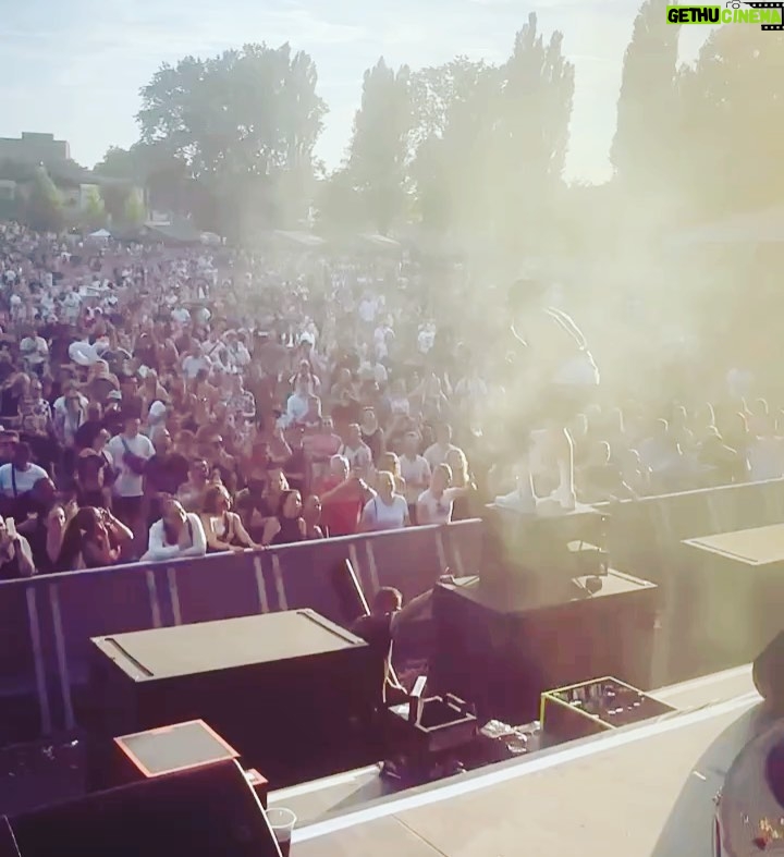 Jordan Haj - 3.7K Likes - Back to family business after kviff tour 🍊
1. The sisters on their own roof. Ill make them a same picture there again in 10years.
2. Udělej si ibizu na Břevnově. To jsme s @adam_janota objevili skvělej hack po tom co jsme se včera postupně nedostali ani na jedno koupaliště. Tohle se teď bude opakovat furt.
3. Dvouletý sapiens v @zoopraha fascinovaně zjišťuje kolik toho má s gorilou společné.
4. Tři krásky
5. Křenění
6. Lennon v nové fázi hudebního rozvoje, doprovázet se a učit songy svejch rodičů. Samostatnost!
7. @beats.for.love a 43 stupňů na stage
8. Brejle co jsem si půjčil ve Varech od @eye_eyeoptic navždy :)
9. Křenění
10. Probuzení po Varech. Hezkej člověk co :)) a moje zalchrana všude se mnou @grizly.cz 🥜🌰