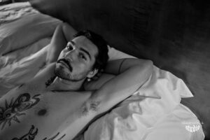 Jordan Haj Instagram - revolutions are made in bed ☮️🫶🏻
📷 @benediktrenc 
For @esquireczech 
Jordan wearing Emma
Emma wearing Jordan