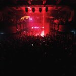 Jordan Haj Instagram – Pamatujete si ještě tu rudou laserovou surprise stage, co se zničehonic vynořila uprostřed crowdu na konci show na našem koncertě v prosinci ve vyprodaném @roxyprague na elektro set s @nobodylisten ❤️‍🔥❤️‍🔥❤️‍🔥 
Teď 2.7 ve Varech nás čeká další velkej koncert na @mattoni_czsk Stage (powered by @metronomeprague ) která bude stát u vřídla. Vstup je free. Začneme myslím 20:30. Jsem upřímně zvědavej jaký vizuální překvapení si pro nás náš tým nachystal tentokrát, tu laserovou klec jsem taky v Roxy viděl až spolu s publikem poprvé 😅

📷 @kubokrizo v Roxy 6.12.22 Prague, Czech Republic