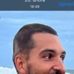 Jordan Haj Instagram – Ze 100% zarostlá ALOPECIE zítra 13:30 Q&A a livestream s Dr. Která mi to vyléčila. O léčbě co jsem absolvoval já, o tom jestli je to jistota, když to zkusíš léčit stejně, a o dalších možnostech léčby. Už delší dobu mi denodenně chodí dotazy na téma alopecie a já se snažím odpovídat svemdomitě ale vlastně na většinu otázek eridované odpovědi samozřejmě nemám.  Budu zítra (neboli dnes, v pondělí 19.6.) Na kontrole u paní doktorkorky @monika_arenbergerova ve vinohradské nemocnici a poprosil jsem ji, jestli by se mnou neudělala livestream ke kterému by se mohli připojit ti, co mi píší dotazy a dostat odpovědi připmo od ní. zkusím to tu pak uložit s co nejobsáhlejším pokrytím toho jak jsem to k současnému úspěchu(snad na co nejdéle trvajícímu) absolvoval pod jejím dozorem a péčí já.