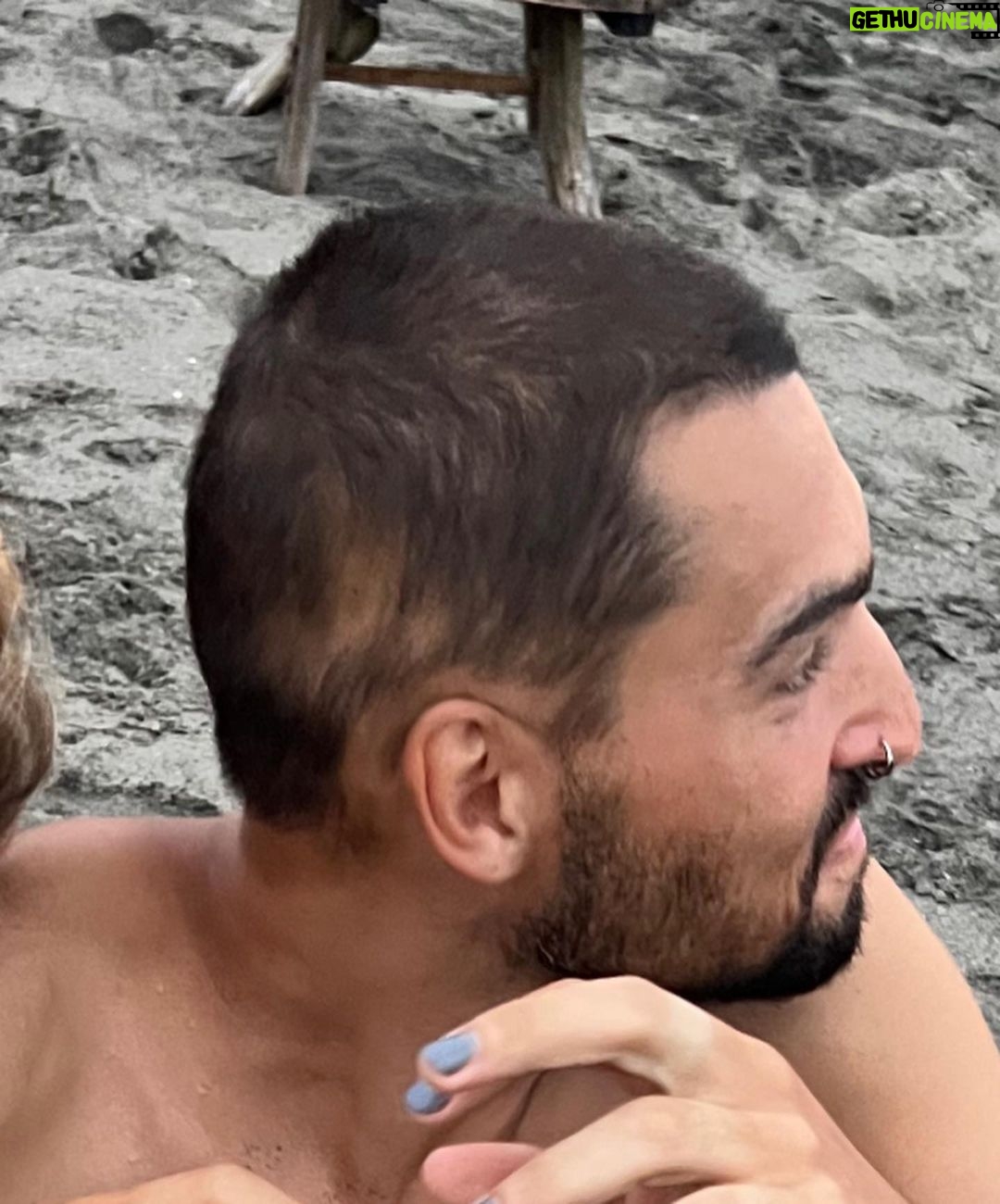 Jordan Haj Instagram - Ze 100% zarostlá ALOPECIE zítra 13:30 Q&A a livestream s Dr. Která mi to vyléčila. O léčbě co jsem absolvoval já, o tom jestli je to jistota, když to zkusíš léčit stejně, a o dalších možnostech léčby. Už delší dobu mi denodenně chodí dotazy na téma alopecie a já se snažím odpovídat svemdomitě ale vlastně na většinu otázek eridované odpovědi samozřejmě nemám. Budu zítra (neboli dnes, v pondělí 19.6.) Na kontrole u paní doktorkorky @monika_arenbergerova ve vinohradské nemocnici a poprosil jsem ji, jestli by se mnou neudělala livestream ke kterému by se mohli připojit ti, co mi píší dotazy a dostat odpovědi připmo od ní. zkusím to tu pak uložit s co nejobsáhlejším pokrytím toho jak jsem to k současnému úspěchu(snad na co nejdéle trvajícímu) absolvoval pod jejím dozorem a péčí já.