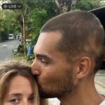 Jordan Haj Instagram – Ze 100% zarostlá ALOPECIE zítra 13:30 Q&A a livestream s Dr. Která mi to vyléčila. O léčbě co jsem absolvoval já, o tom jestli je to jistota, když to zkusíš léčit stejně, a o dalších možnostech léčby. Už delší dobu mi denodenně chodí dotazy na téma alopecie a já se snažím odpovídat svemdomitě ale vlastně na většinu otázek eridované odpovědi samozřejmě nemám.  Budu zítra (neboli dnes, v pondělí 19.6.) Na kontrole u paní doktorkorky @monika_arenbergerova ve vinohradské nemocnici a poprosil jsem ji, jestli by se mnou neudělala livestream ke kterému by se mohli připojit ti, co mi píší dotazy a dostat odpovědi připmo od ní. zkusím to tu pak uložit s co nejobsáhlejším pokrytím toho jak jsem to k současnému úspěchu(snad na co nejdéle trvajícímu) absolvoval pod jejím dozorem a péčí já.