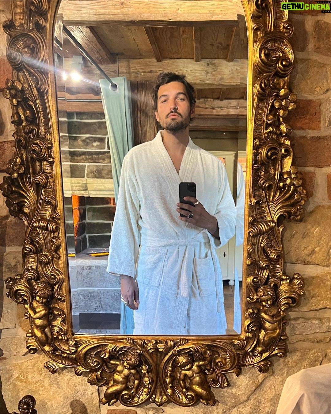 Jordan Haj Instagram - Tady se mi hodně líbilo. Kovárna Frýdštejn