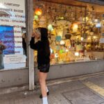 Jordan Haj Instagram – Táta maloval, teta Bára graficky zpracovala, kámoši vyrobili všichni ostatní kupovali a nosili 🧣a pro velký zájem a krásné reakce odteď i pro ty, co nebyli ve fóru. Naskladněno pár kusů na www.BYNOW.cz v sekci SHOP..
-a prosby o černou heavy mikinu s kapucou také vyslyšeny Monastiraki
