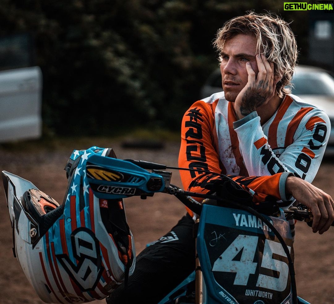 Jordi Whitworth Instagram - Great days riding