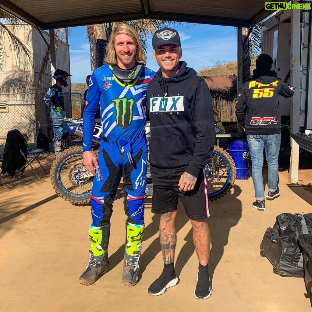 Jordi Whitworth Instagram - Throwback to January few days after Anaheim 1, crazy year so far for all. Keep safe everyone. Looking forward to the return of Supercross this weekend. Good Luck @justinbarcia London, Unιted Kingdom
