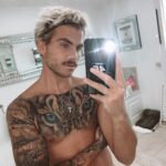 Jordi Whitworth Instagram – Hairs grown abit…