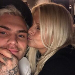 Jordi Whitworth Instagram - Happy Birthday to my absolute rock. Love you so much mom. I dunno what I’d do if you disowned me tbh. Have a great day 🖤