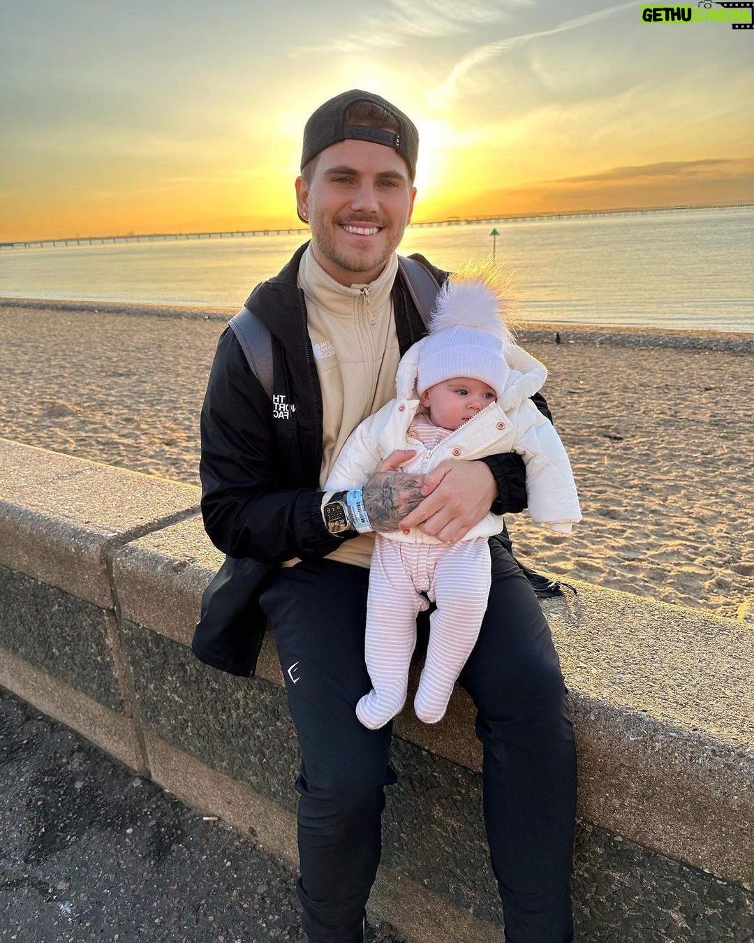 Jordi Whitworth Instagram - Insta VS Reality…
