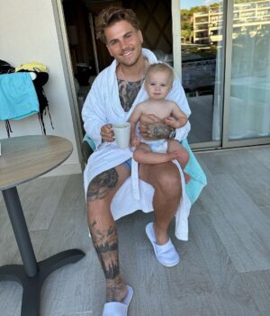 Jordi Whitworth Instagram - Happy 1st Birthday!! Cannot believe my baby girl is one years old today. My biggest achievement in life. I love you Deja Doo’s ❤️