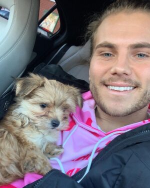 Jordi Whitworth Instagram - Happy New Year to everyone. Have a safe and successful one in 2022 🎊🎉