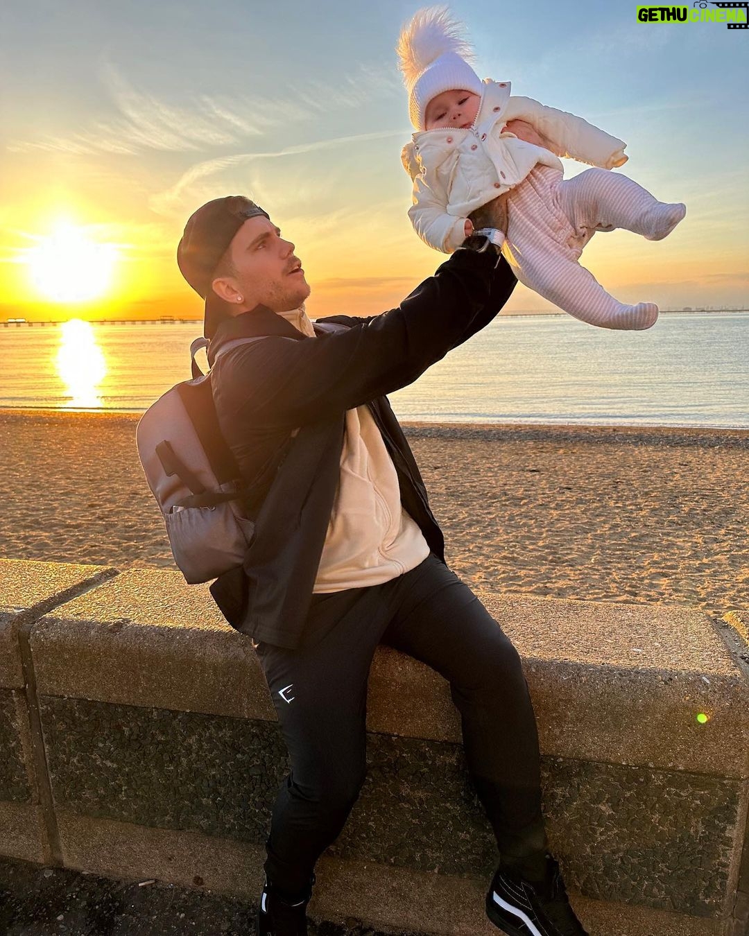 Jordi Whitworth Instagram - Insta VS Reality…