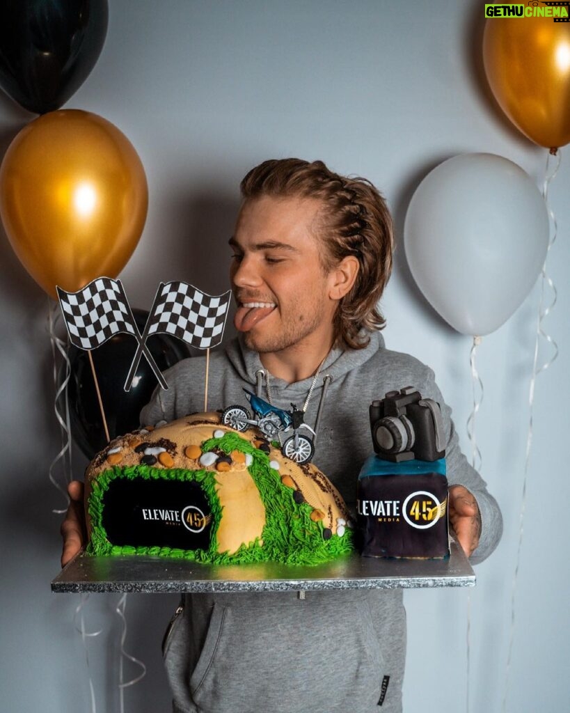 Jordi Whitworth Instagram - 26... Feeling it now 😅 Big Thankyou to @__florences__ for this huge custom cake, absolutely amazing the details I cannot wait to try it🤤. Thankyou for all the messages means a lot to me. 🎊