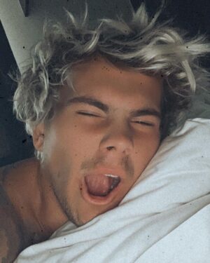 Jordi Whitworth Instagram - .....👋🏼2020👋🏼.....