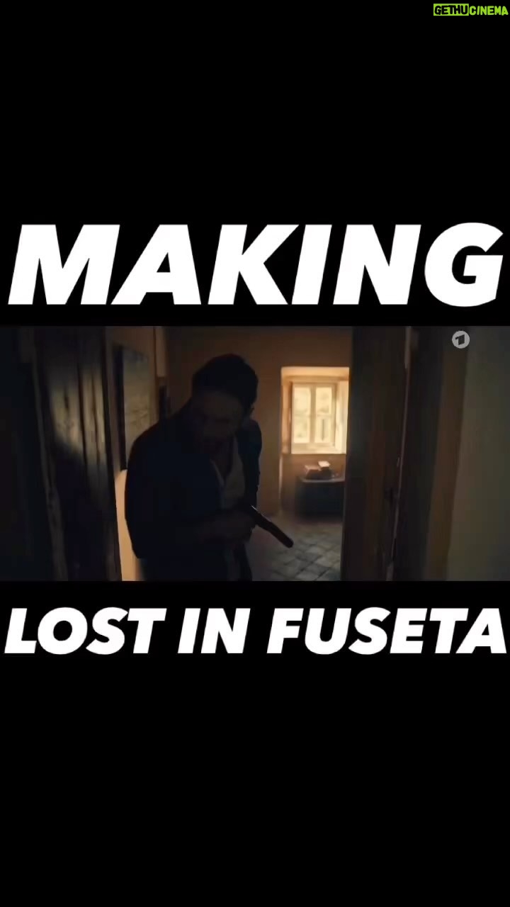 José Fidalgo Instagram - E aqui temos uma parte do que foi fero nesta Néstor alemã #lostinfuseta A legenda que se segue é da inteira responsabilidade do autor da publicação. 😁 #Repost @_jankrauter_ ・・・ Hinter den Kulissen von „LOST IN FUSETA“ (Aktuell zu sehen in der @ardmediathek ) Hier können wir @anton.weil bei seiner außerkörperlichen Erfahrung beobachten, während @josefidalgo_oficial ihn zusammendrischt. Viel Vergnügen. Behind the scenes of „LOST IN FUSETA“ Watch @anton.weil having an „out of body“-experience, while @josefidalgo_oficial is beating the sh*t out of him;). Have fun. #lostinfuseta #makingof #behindthescenes #fight #stunt #außerkörperlicheerfahrungen #holgerkarstenschmidt #florianbaxmeyerregie #michalgrabowskidop @ffpnewmedia @simone_hoeller @ard_degeto #christophpellander