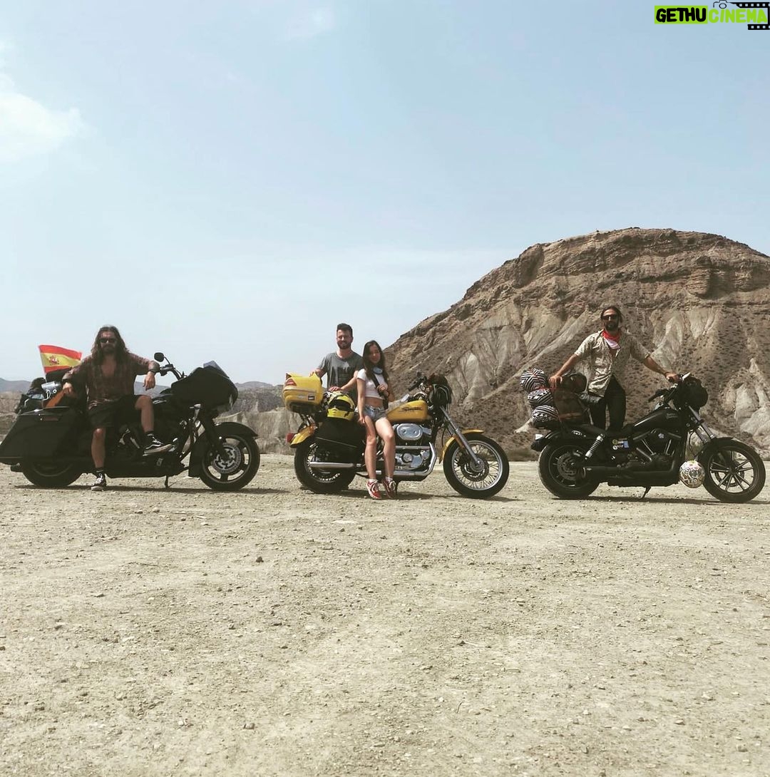 José Fidalgo Instagram - O meu modo de conhecer o mundo. #roadtrip #motorcycle #travel #liberdade #25deabril Europa