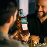 José Fidalgo Instagram - Este Natal, partilhar é a minha palavra de eleição. Oferecer o que mais gosto a quem mais amo, para mim, é sempre motivo para um brinde. E eu, os meus amigos e família, brindamos sempre na companhia de @bushmills.portugal . Este ano, oferece um presente com 4 séculos. 🥃@bushmills.portugal @copocone #Bushmills #BushmillsOriginal #BushmillsBlackBush #CopoCone #pub