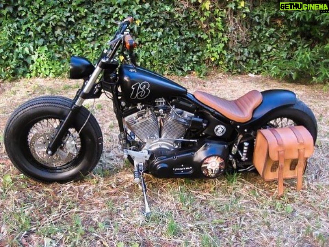 José Fidalgo Instagram - E aqui mostro a minha primeira transformação da minha segunda menina. De uma Heritage já por si transformada. @srcustommotorcyclegarage foi o seu criador. #harleydavidsonheritagesoftail #custommade #customstories #zelafproducoes