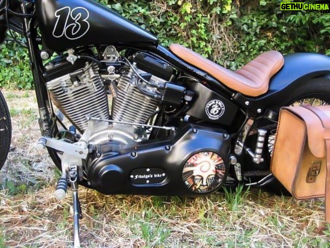 José Fidalgo Instagram - E aqui mostro a minha primeira transformação da minha segunda menina. De uma Heritage já por si transformada. @srcustommotorcyclegarage foi o seu criador. #harleydavidsonheritagesoftail #custommade #customstories #zelafproducoes
