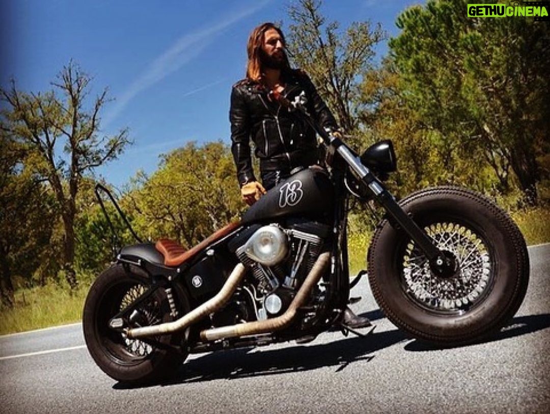 José Fidalgo Instagram - E aqui mostro a minha primeira transformação da minha segunda menina. De uma Heritage já por si transformada. @srcustommotorcyclegarage foi o seu criador. #harleydavidsonheritagesoftail #custommade #customstories #zelafproducoes