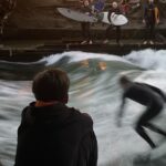 José Fidalgo Instagram - A curtir um final de dia bem alemão😁 #citysurf #munichsurf #surfmunich #meugrandaputo #customstories Munich River Surfing - Eisbachwelle