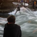José Fidalgo Instagram - A curtir um final de dia bem alemão😁 #citysurf #munichsurf #surfmunich #meugrandaputo #customstories Munich River Surfing - Eisbachwelle