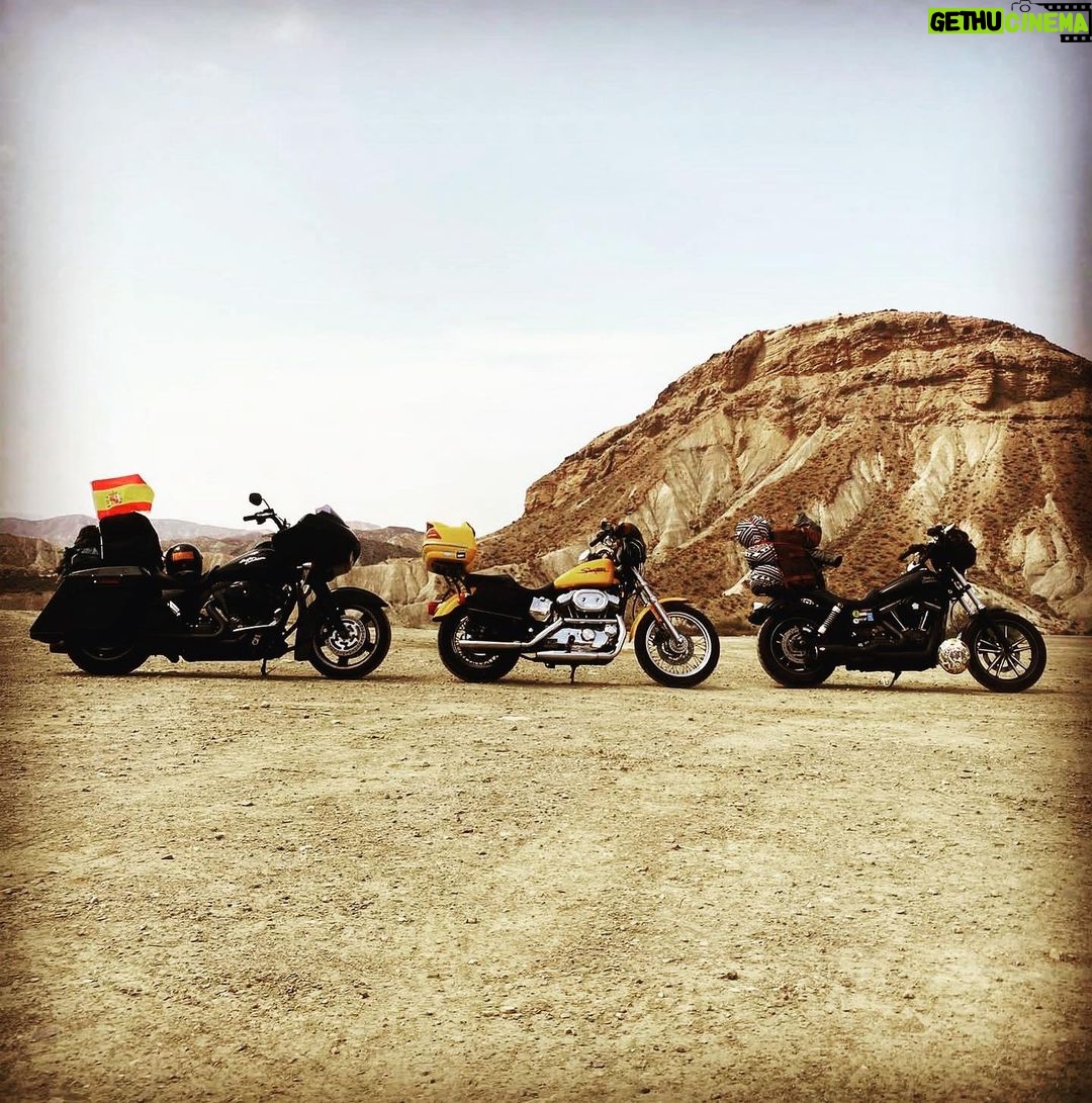 José Fidalgo Instagram - O meu modo de conhecer o mundo. #roadtrip #motorcycle #travel #liberdade #25deabril Europa