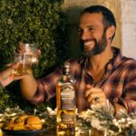 José Fidalgo Instagram - O Natal é uma partilha de momentos seja com a família ou amigos. Receber e oferecer é só um pretexto para celebrar o amor. Para mim, um bom whiskey é o culminar desses momentos. E @bushmills.portugal é o parceiro certo. Este ano, oferece um presente com 4 séculos de história. 😉@bushmills.portugal @copocone #Bushmills #BushmillsOriginal #BushmillsBlackBush #CopoCone