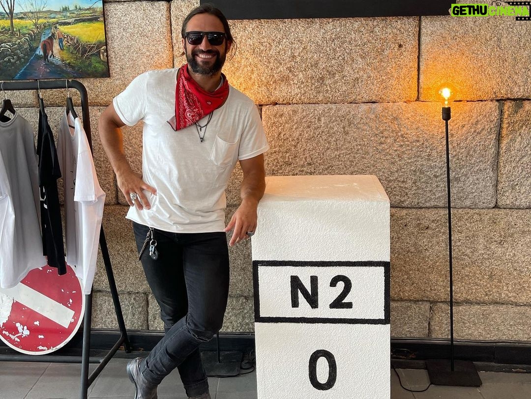 José Fidalgo Instagram - Nunca há palavras para agradecer a hospitalidade e amizade deste casal. O Rei Artur e a sua Rainha Teresa. E aqui me despedi de mais uma companheiro daqueles @dannycardoso De volta a solo… #n2 #boagente #roadtrip #vida #josefidalgo
